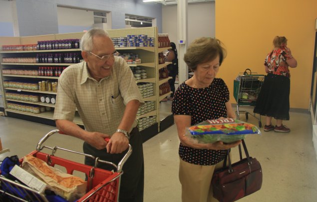 Members shop for groceries 