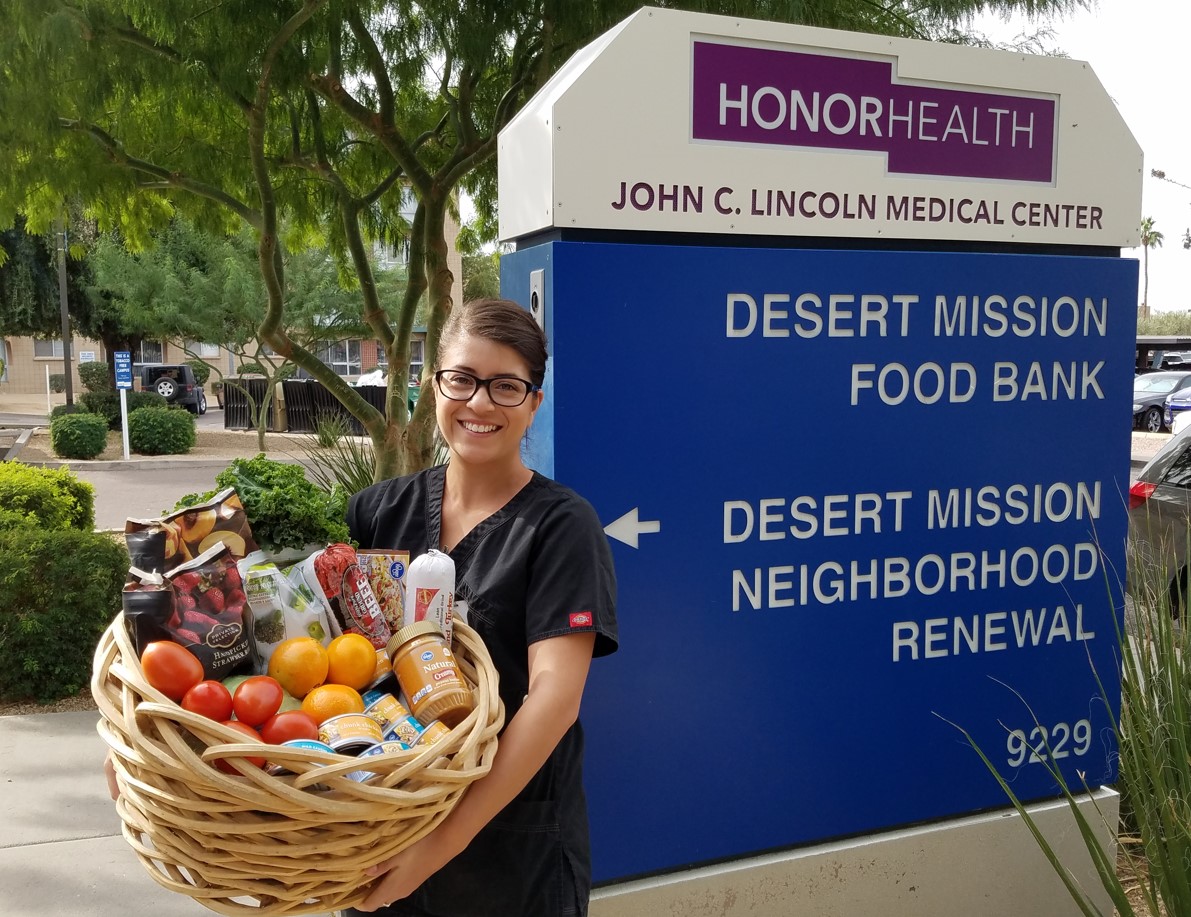  An HonorHealth care coordinator delivers a diabetes wellness box to a patient. Desert Mission Food Bank developed a diabetes wellness program to foster healthy food access for patients with diet-related diseases. (HonorHealth)