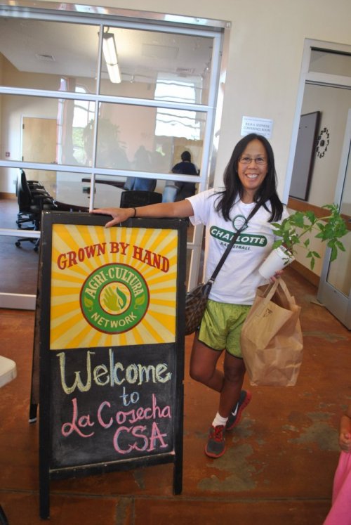 CSA pick-up at South Valley Economic Development Center, one of the La Cosecha distribution sites.