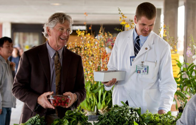 Doctor shops at KP farmers market 